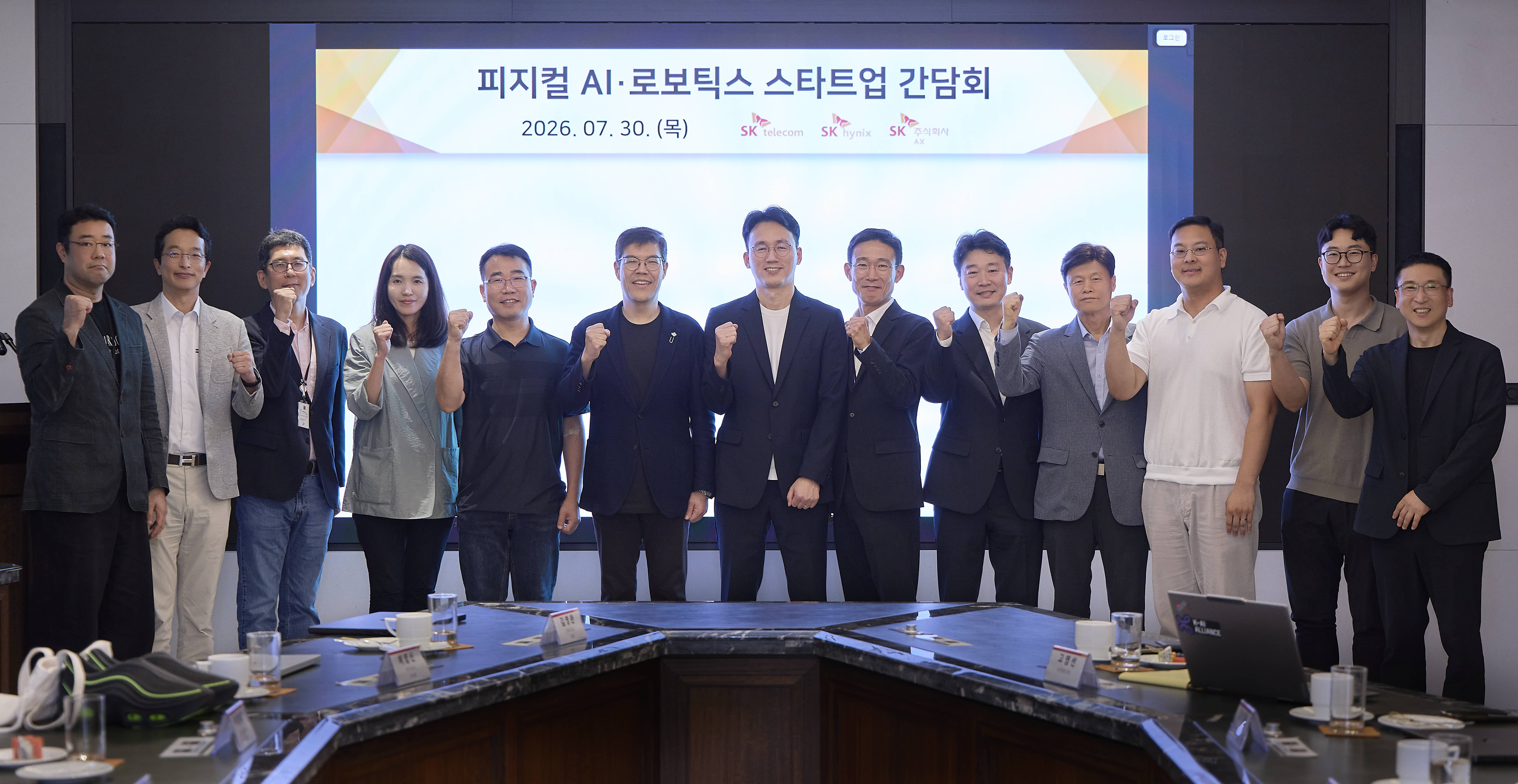A commemorative photo is being taken by key executives from SK member companies and CEOs of eight startups who attended the 'physical AI and robotics startup meeting' held at SK Searin 〈building〉 in Jongno District on the 30th.